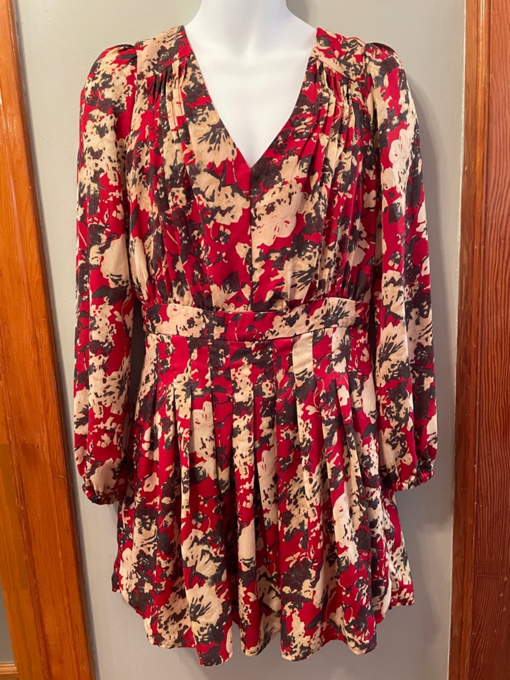 ⭐️NWT MISS ME Floral Long Sleeve Pleated V-neck Dress Red & Tan Preppy Coastal